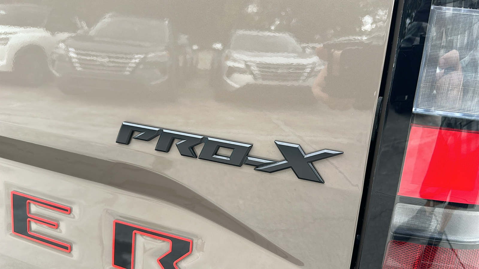 2023 Nissan Frontier PRO-X 10