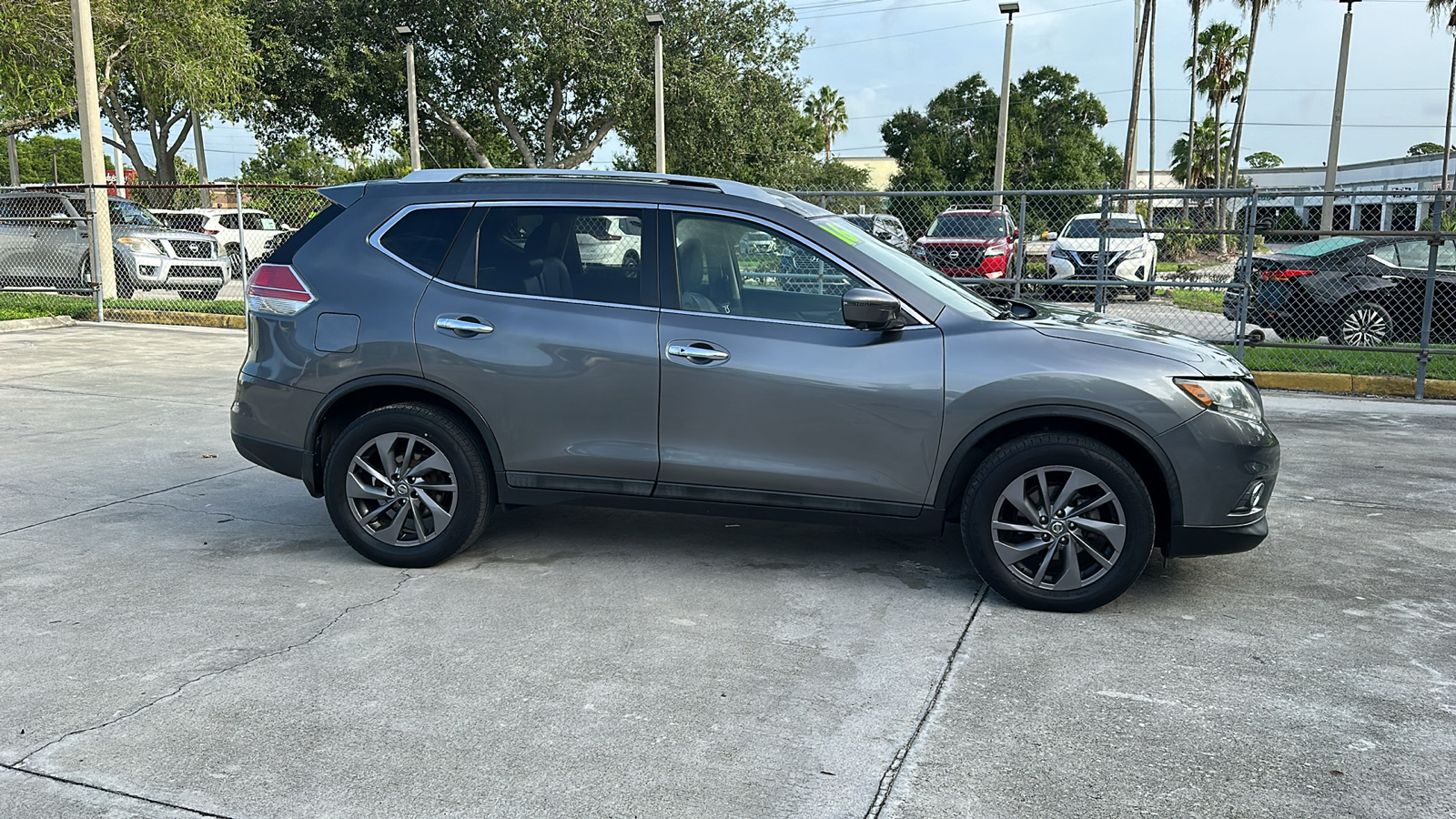 2016 Nissan Rogue SL 9