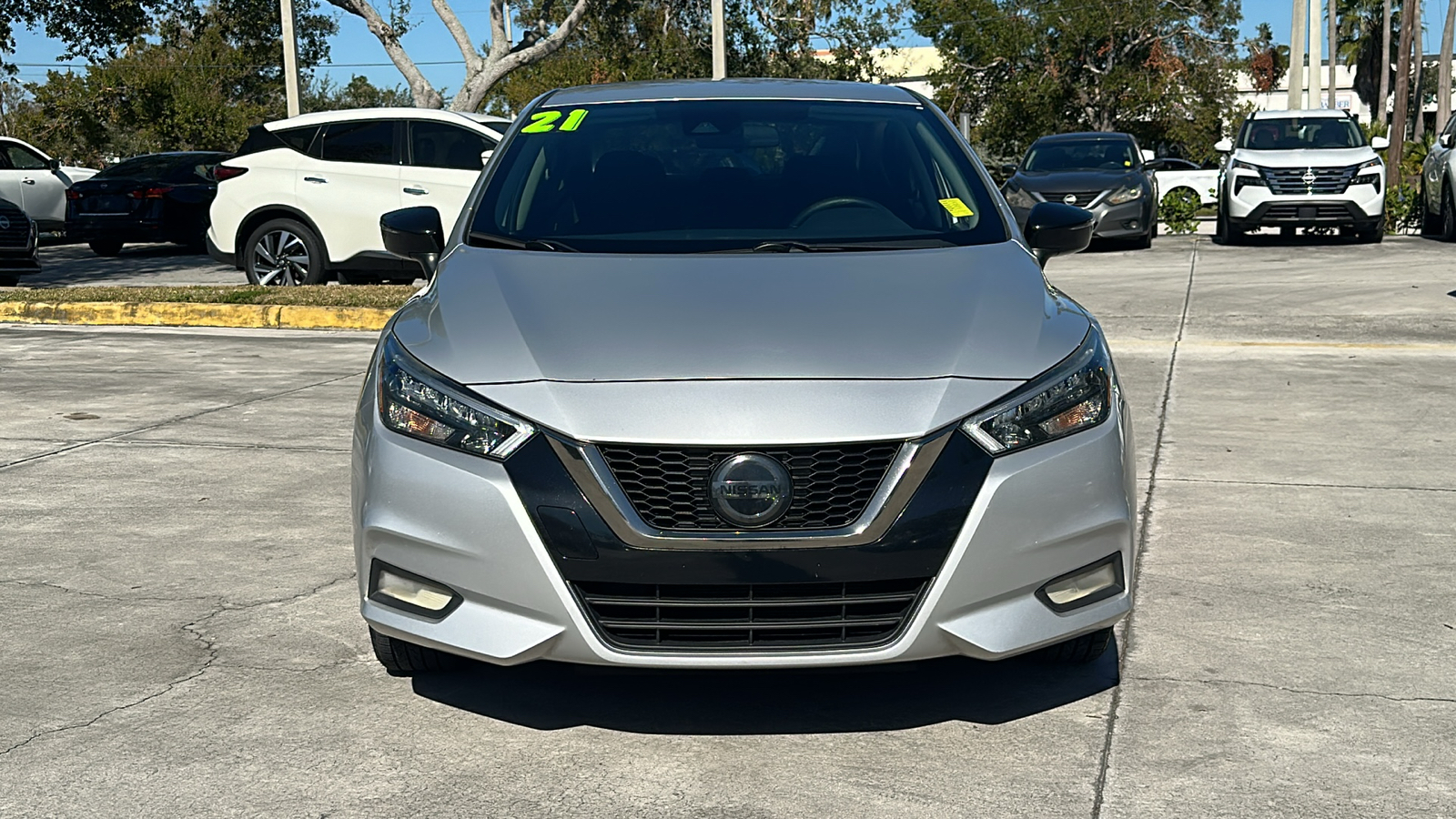 2021 Nissan Versa SR 2