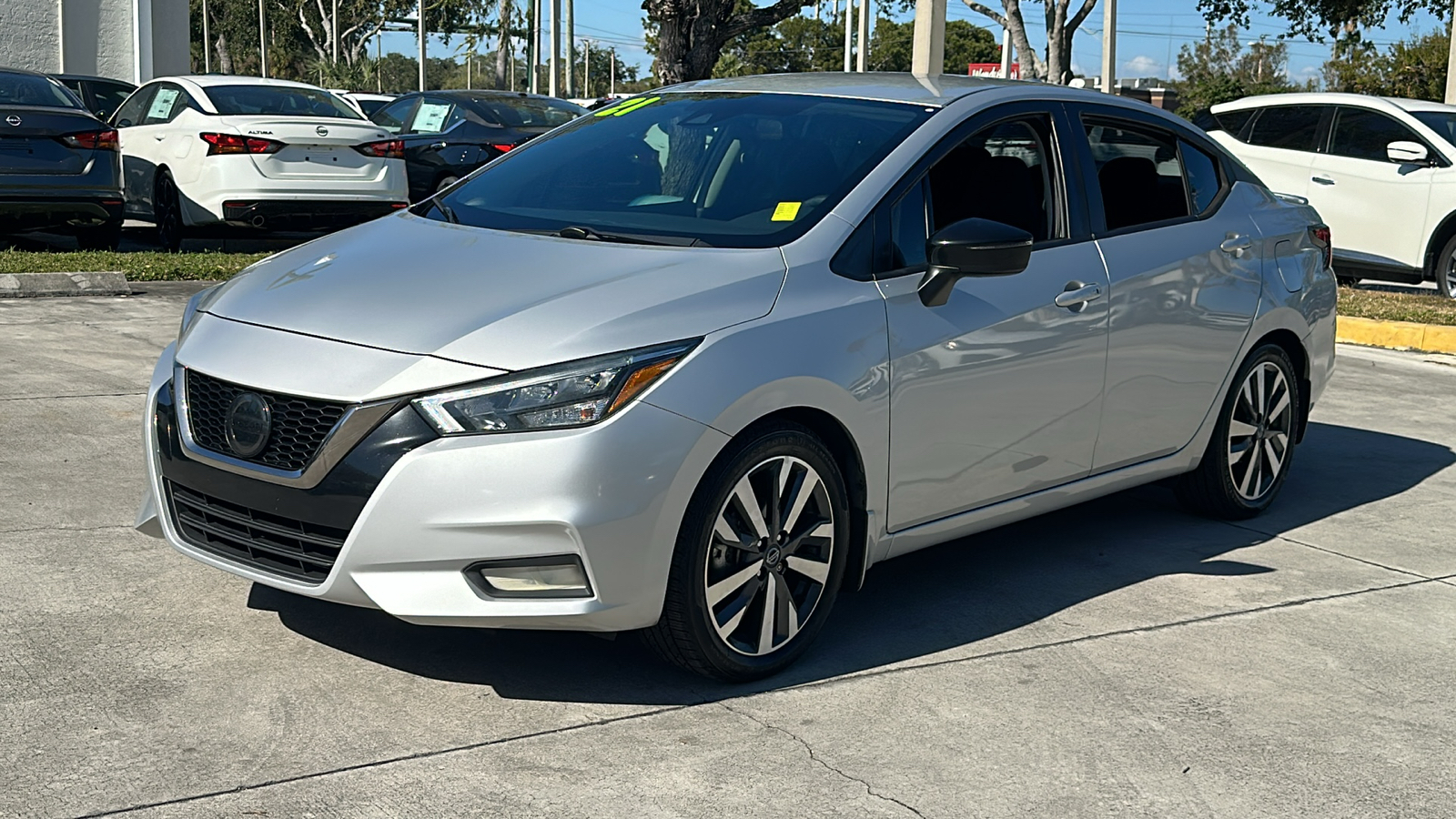 2021 Nissan Versa SR 3