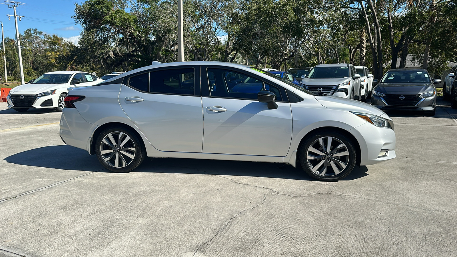 2021 Nissan Versa SR 8