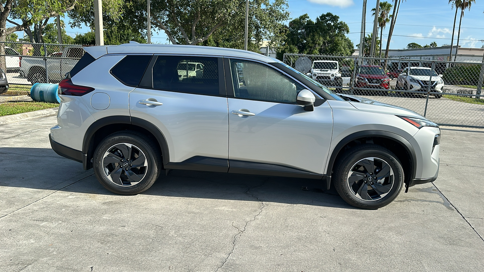 2024 Nissan Rogue SV 9