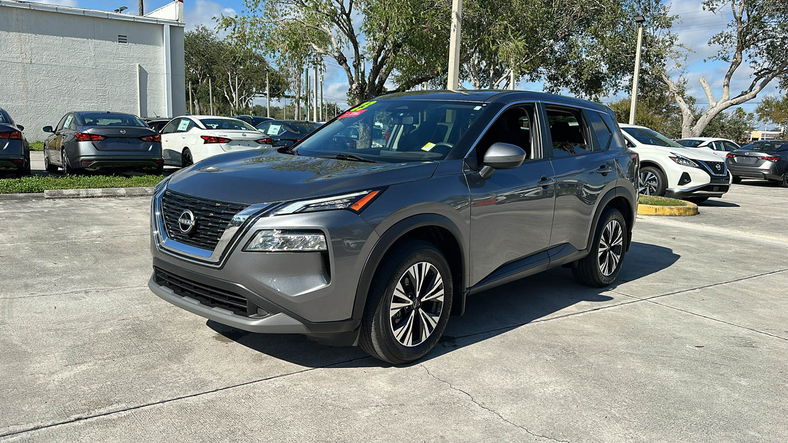 2023 Nissan Rogue SV 3