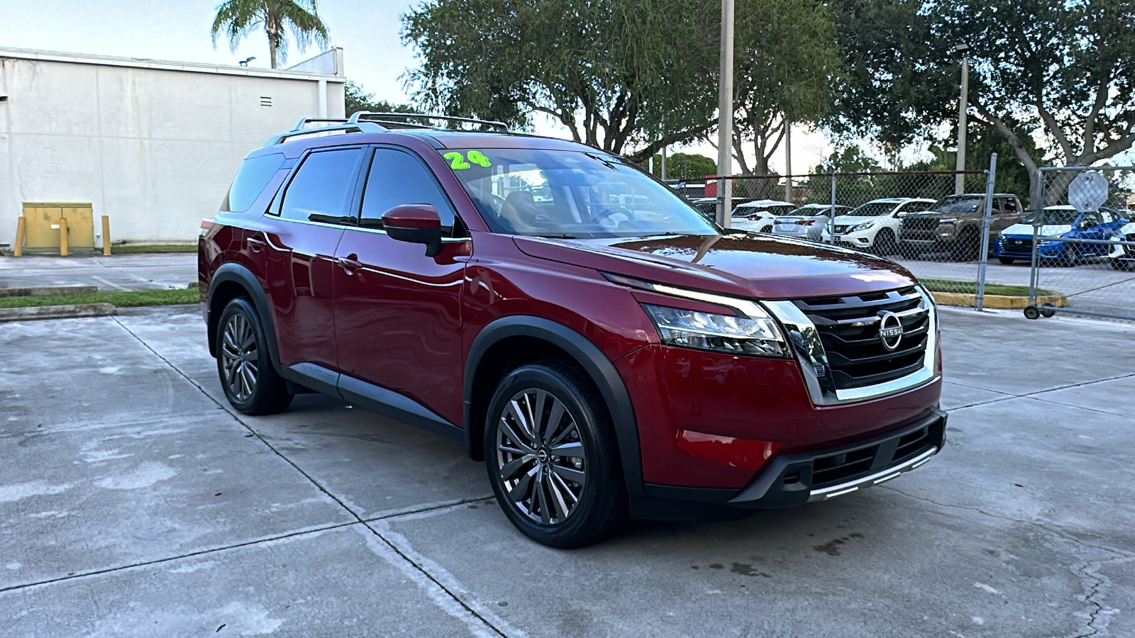 2024 Nissan Pathfinder SL 1