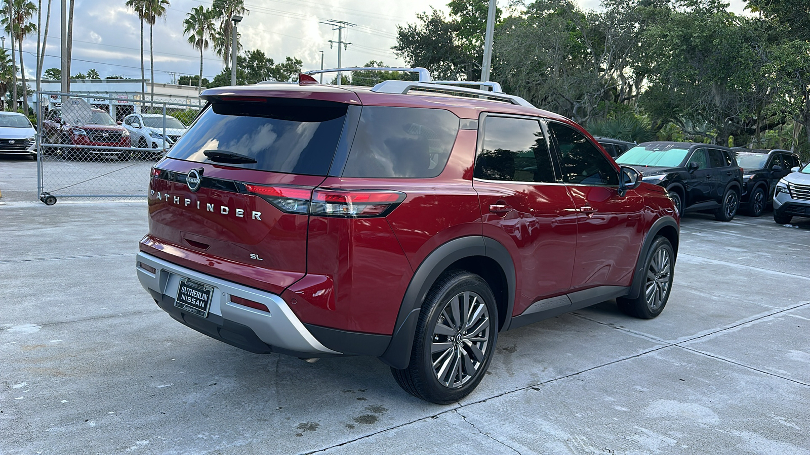 2024 Nissan Pathfinder SL 8