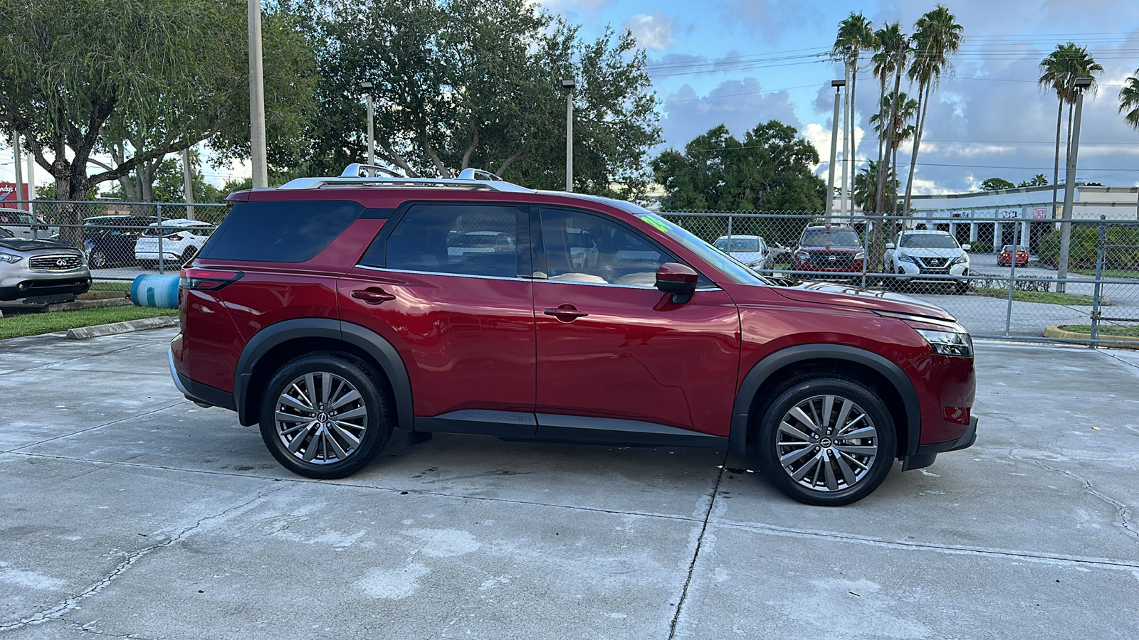 2024 Nissan Pathfinder SL 9