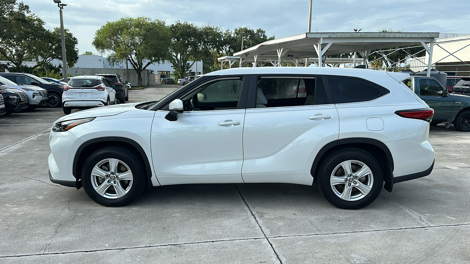 2023 Toyota Highlander LE 5