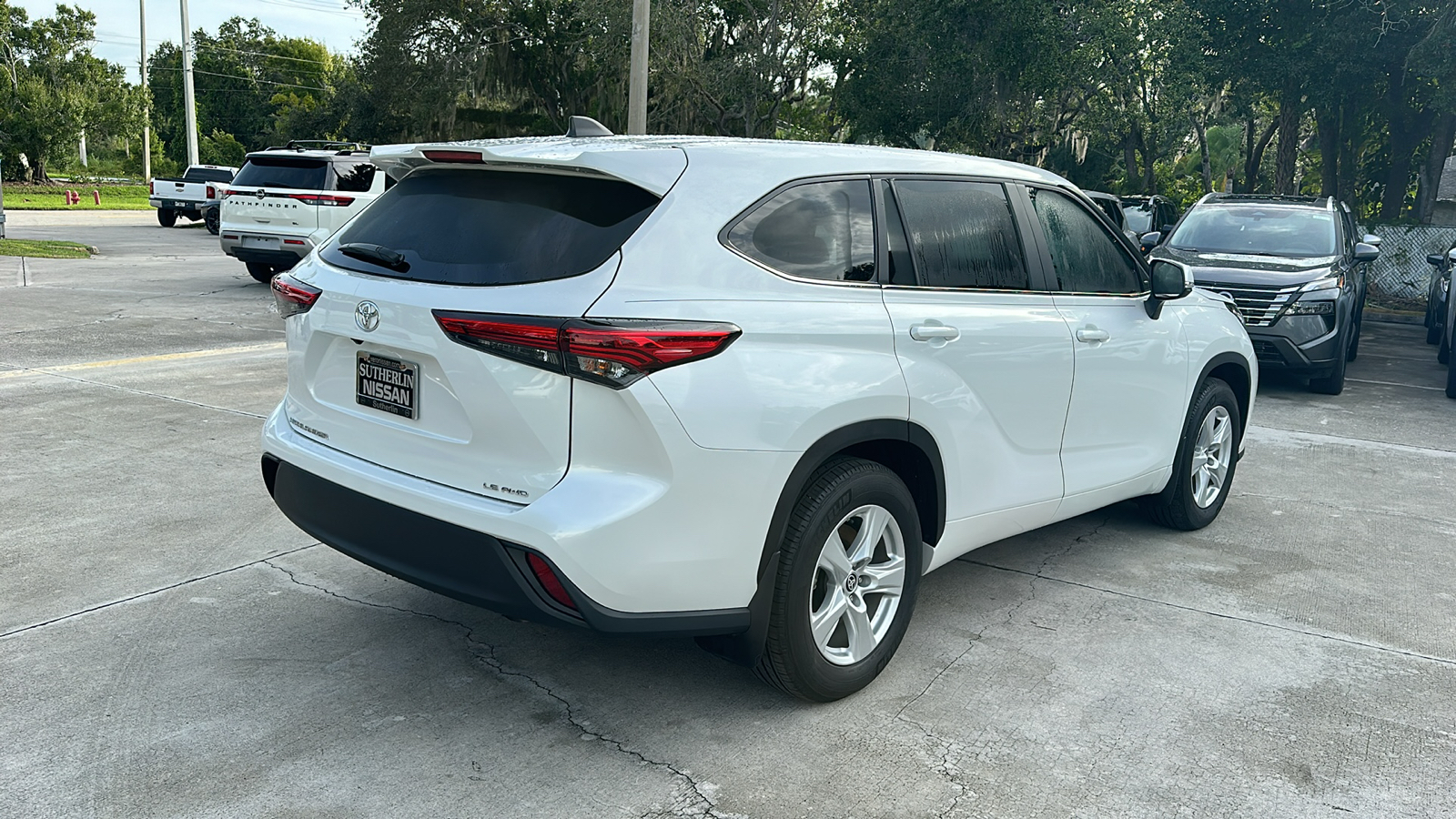 2023 Toyota Highlander LE 8