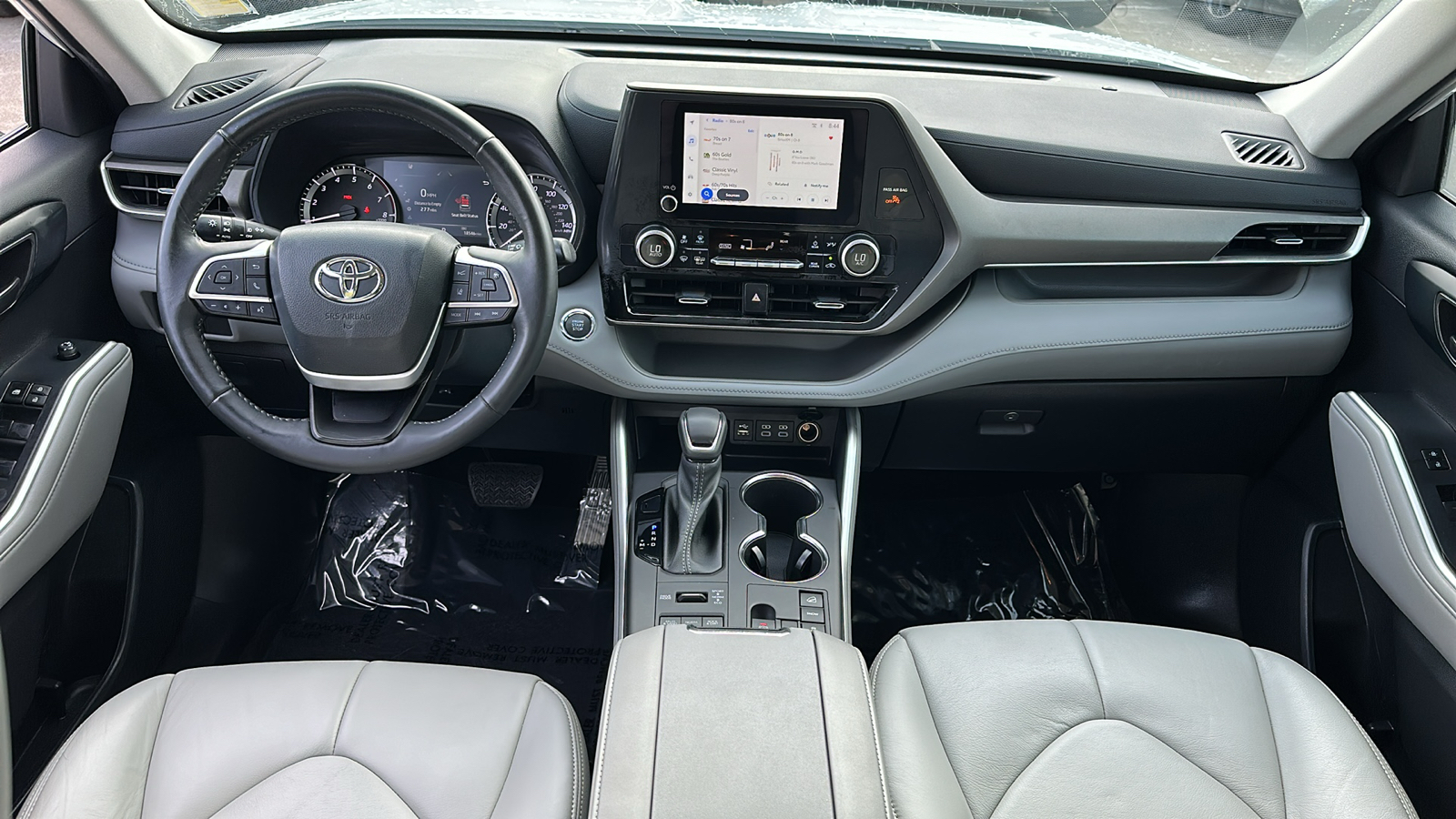 2023 Toyota Highlander LE 14