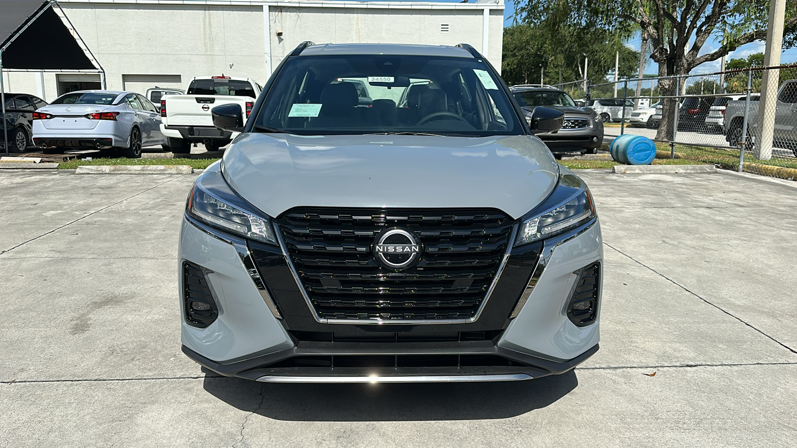 2024 Nissan Kicks SR 2