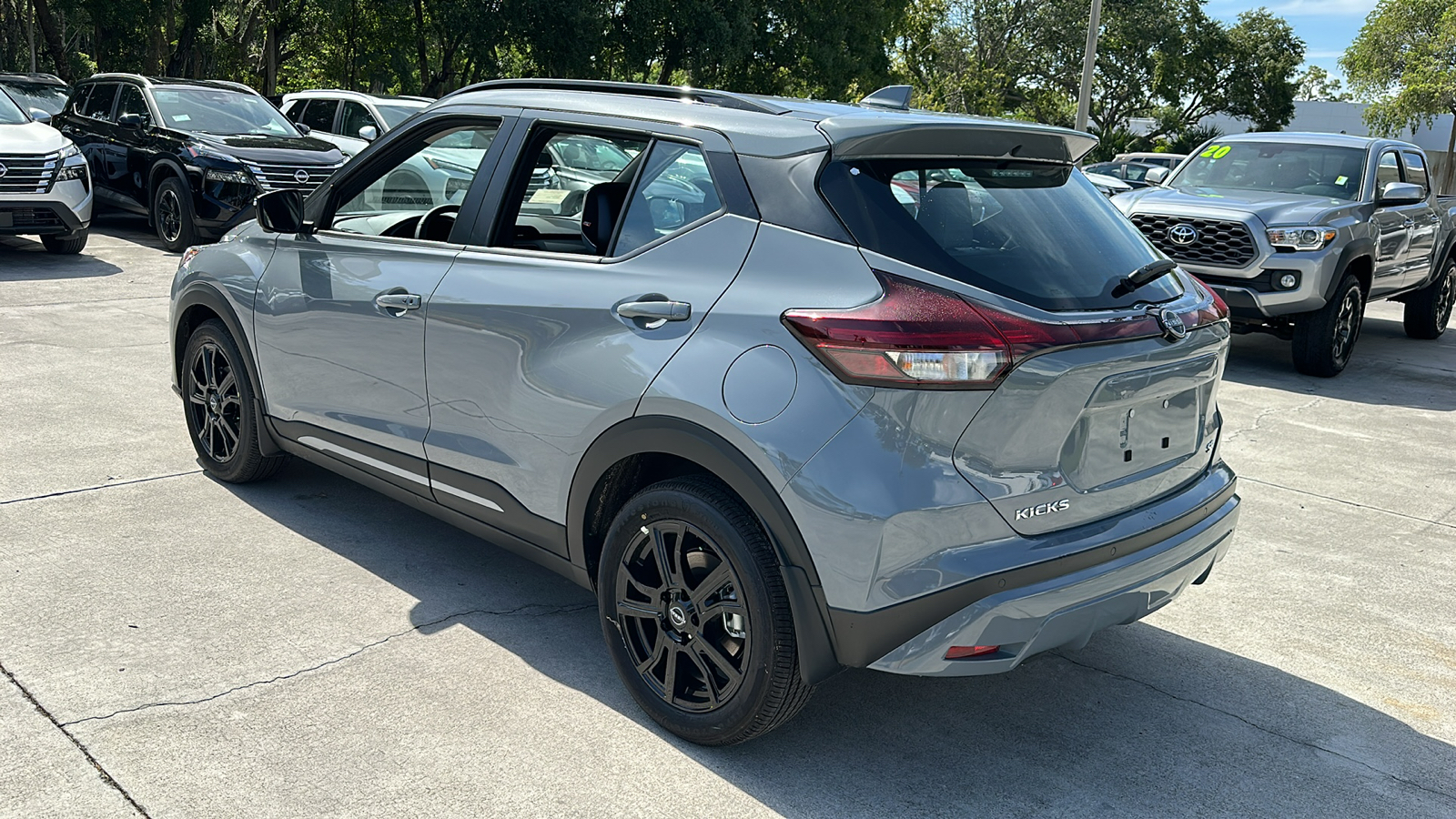 2024 Nissan Kicks SR 6