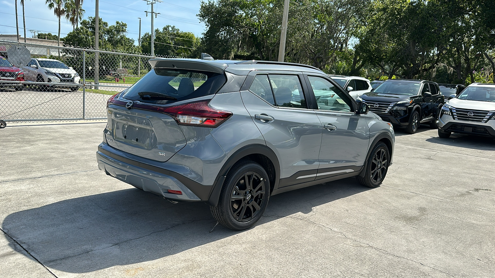 2024 Nissan Kicks SR 8