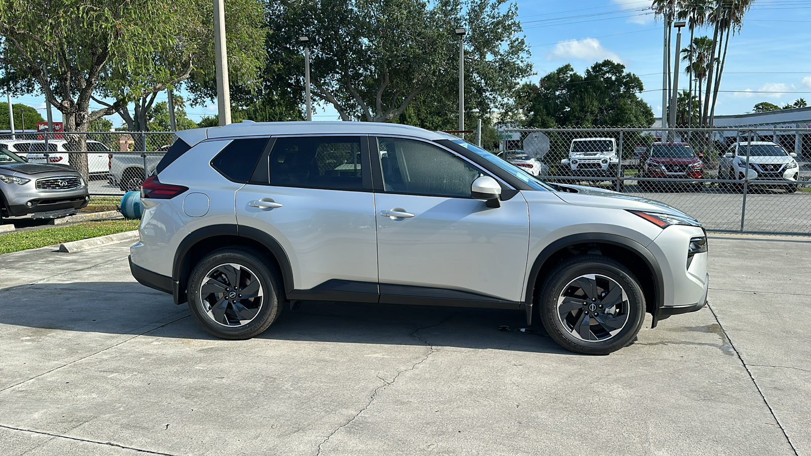 2024 Nissan Rogue SV 9