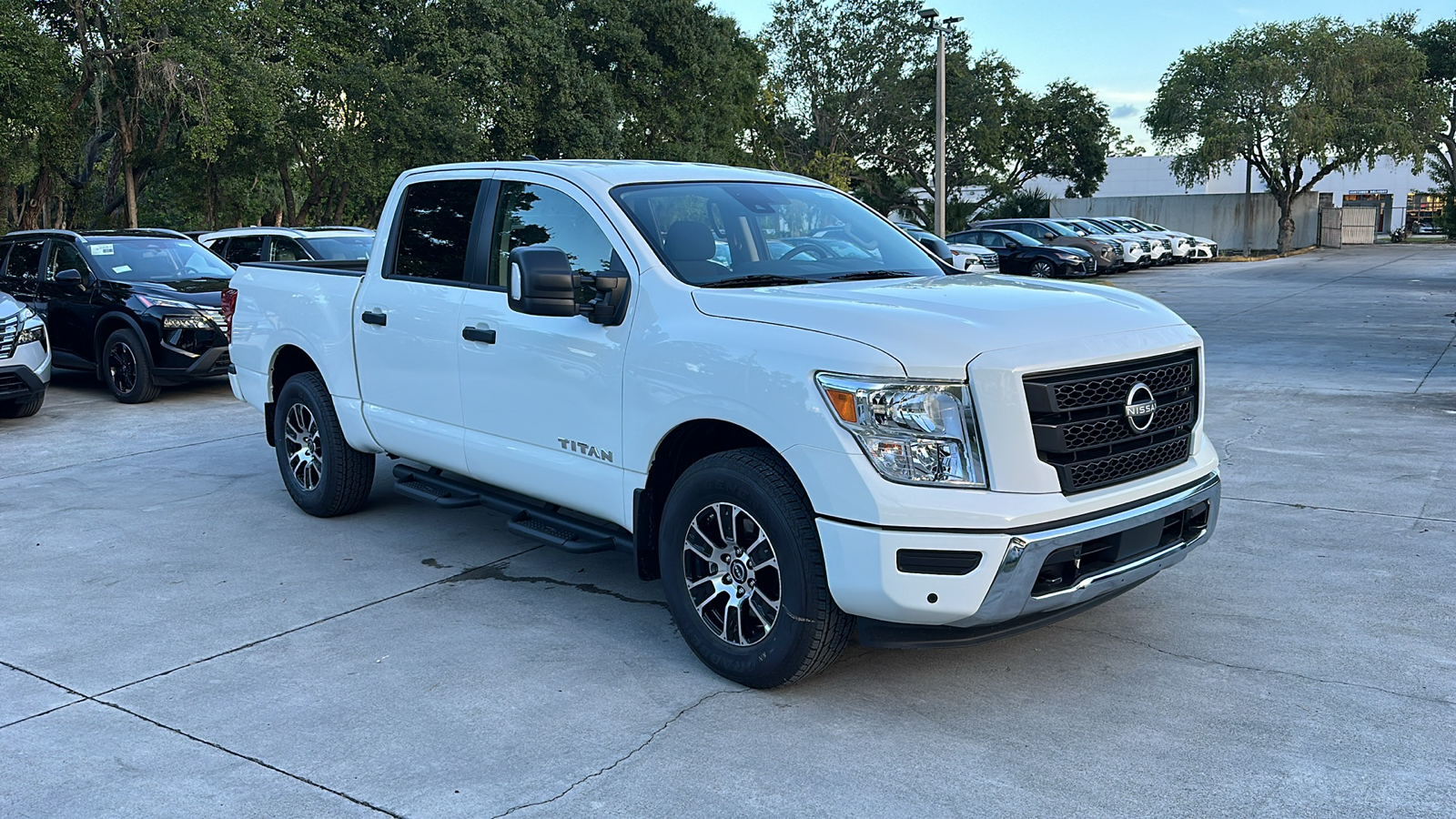 2024 Nissan Titan SV 1