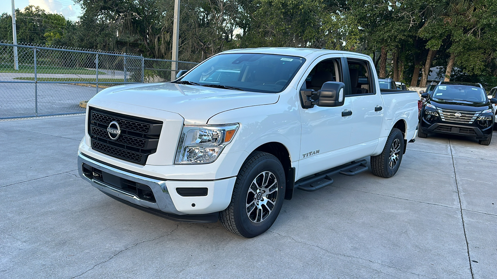 2024 Nissan Titan SV 4