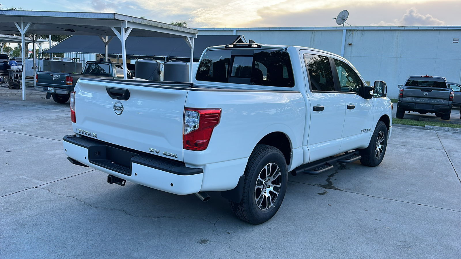 2024 Nissan Titan SV 8