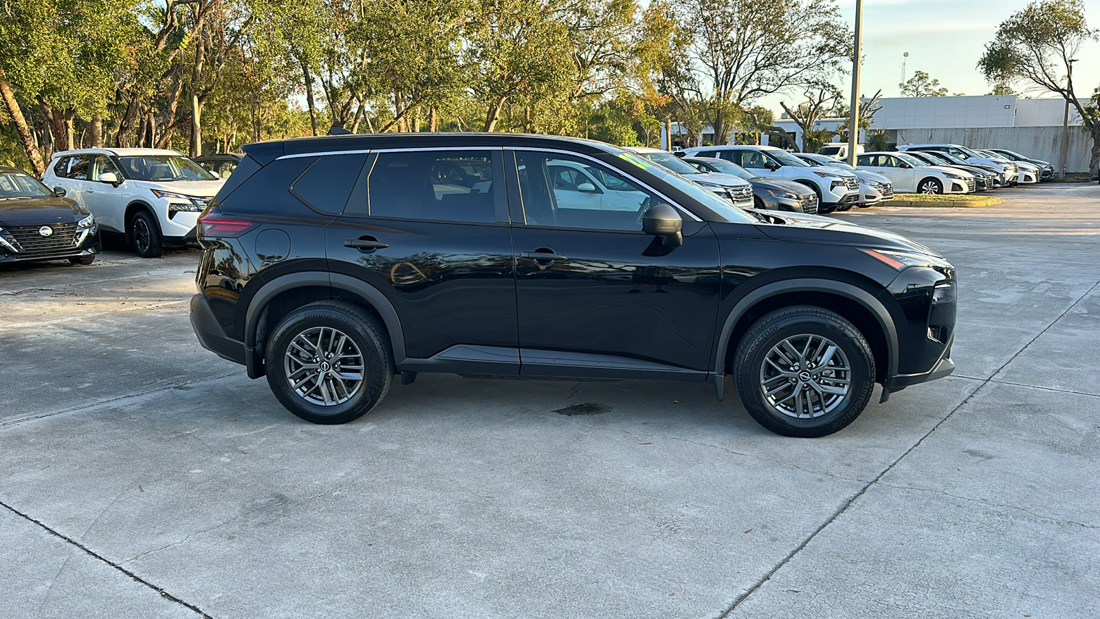 2022 Nissan Rogue S 8