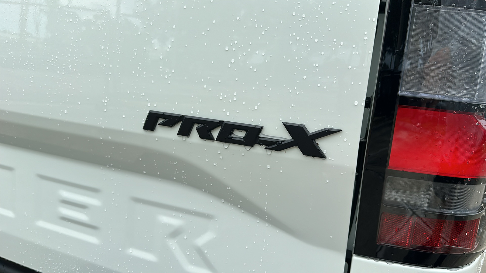 2024 Nissan Frontier PRO-X 9