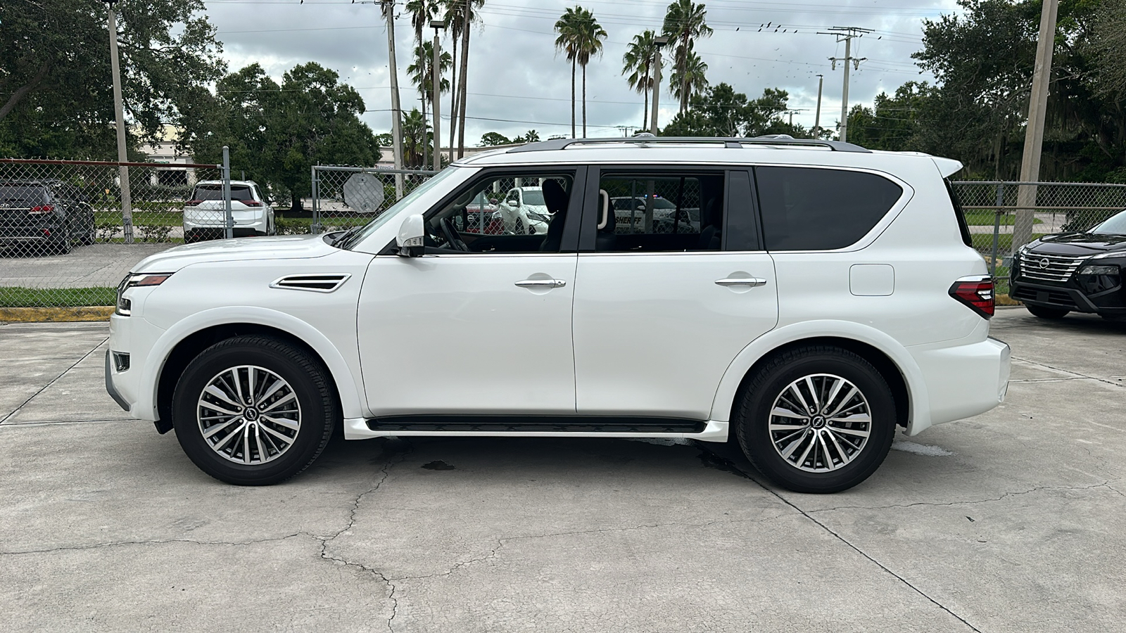 2023 Nissan Armada SL 5