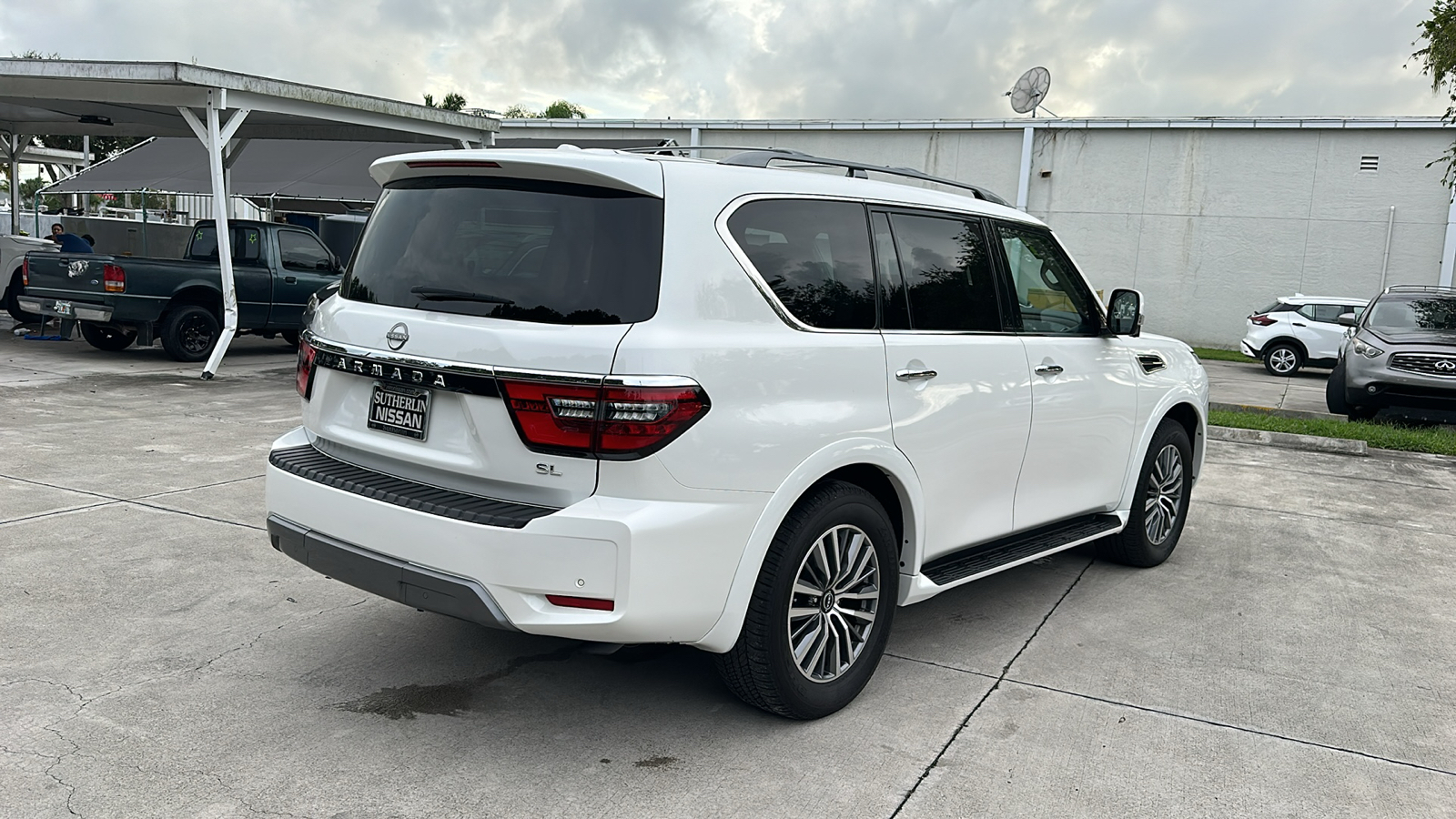 2023 Nissan Armada SL 8