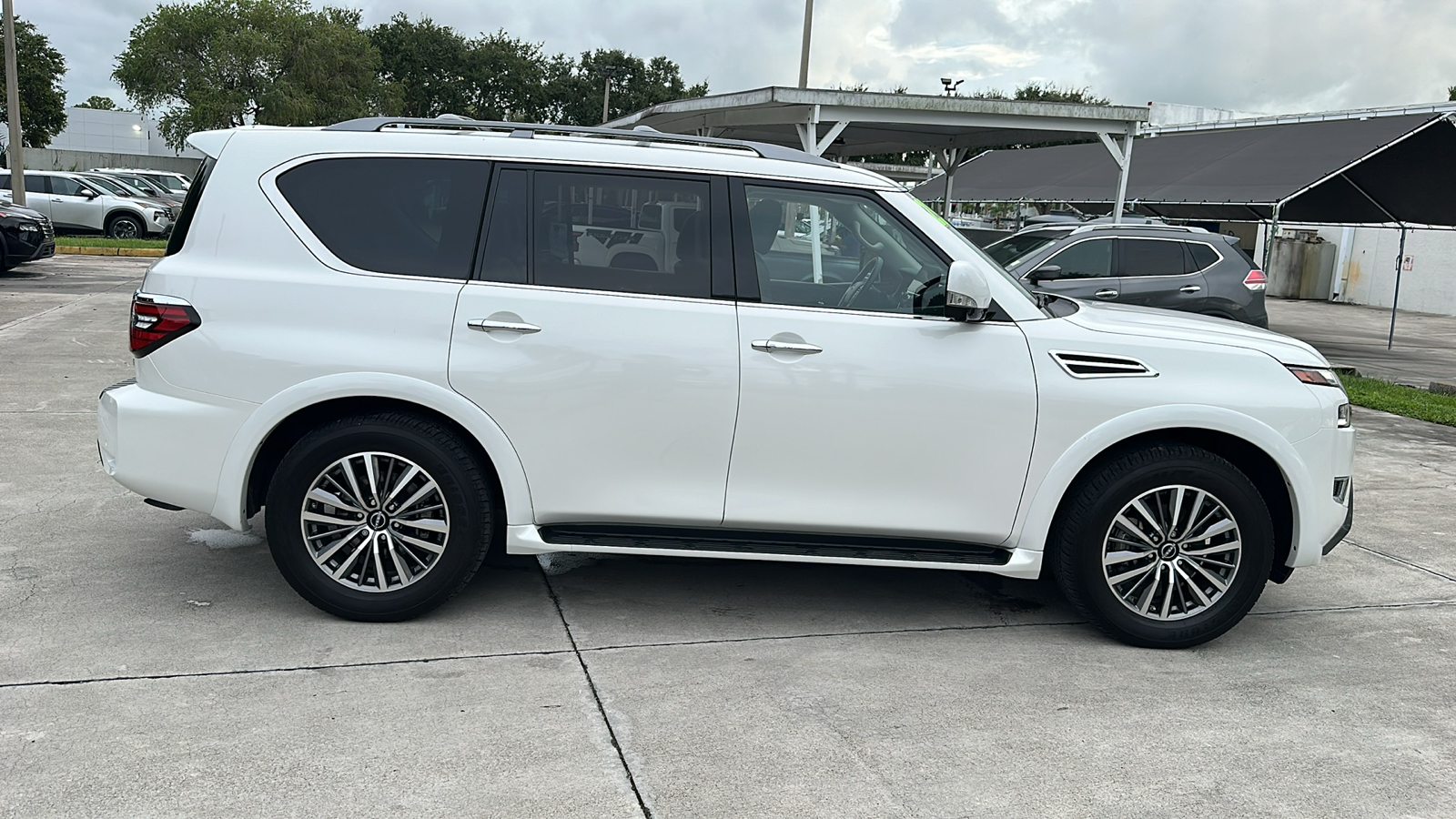 2023 Nissan Armada SL 9