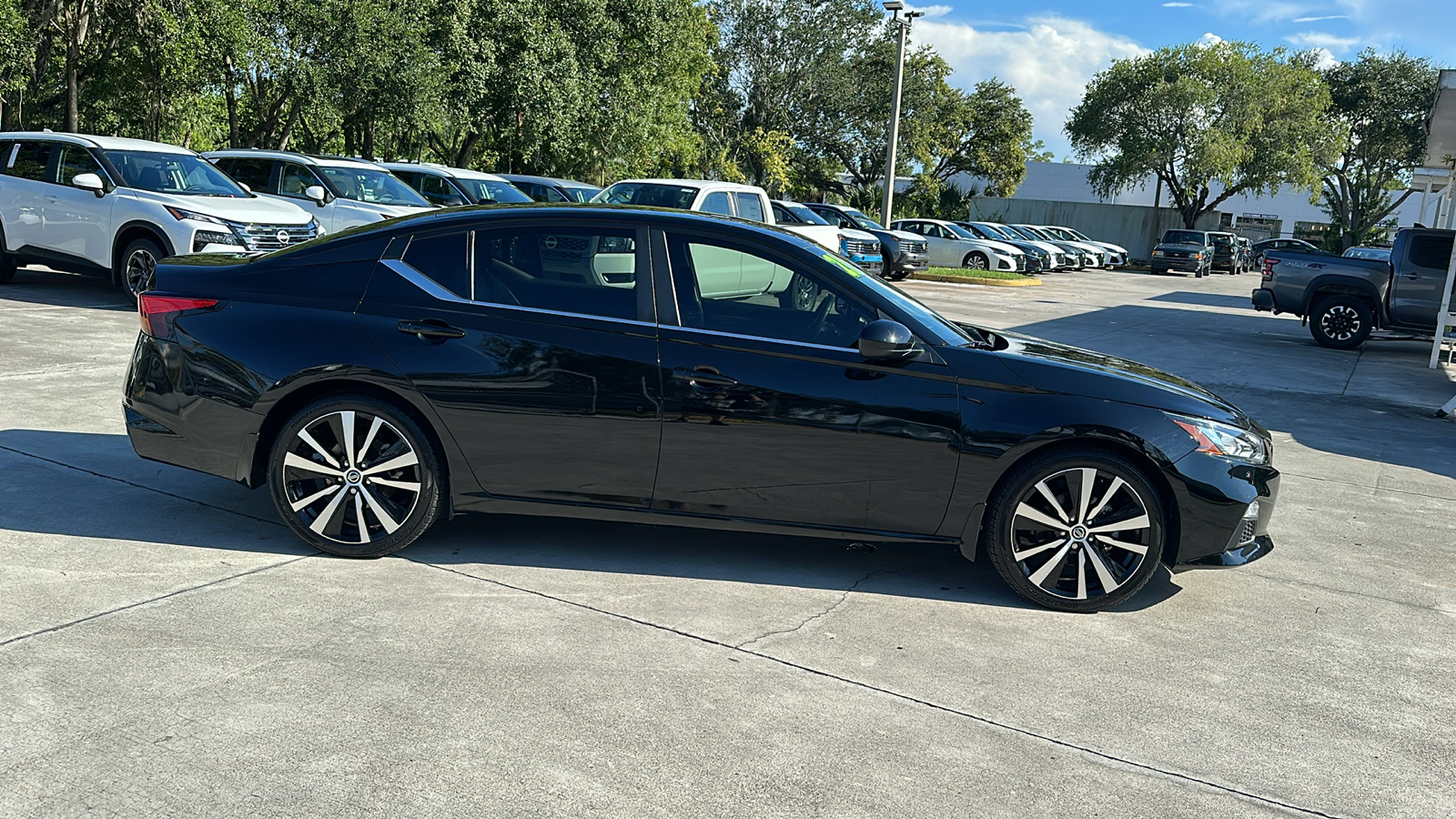 2021 Nissan Altima 2.5 SR 9