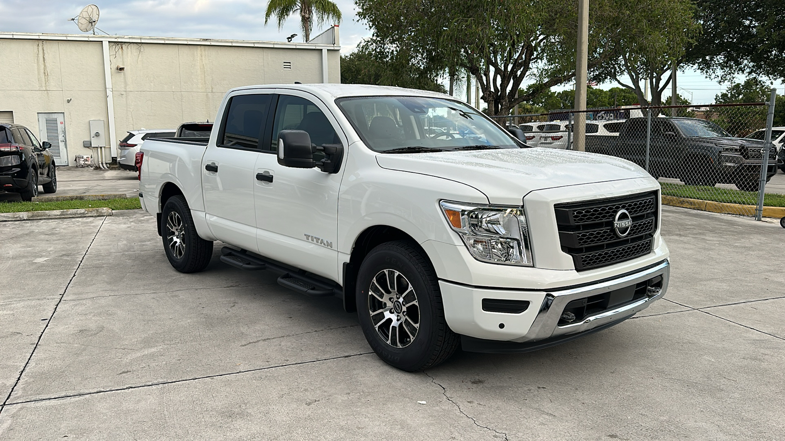 2024 Nissan Titan SV 1