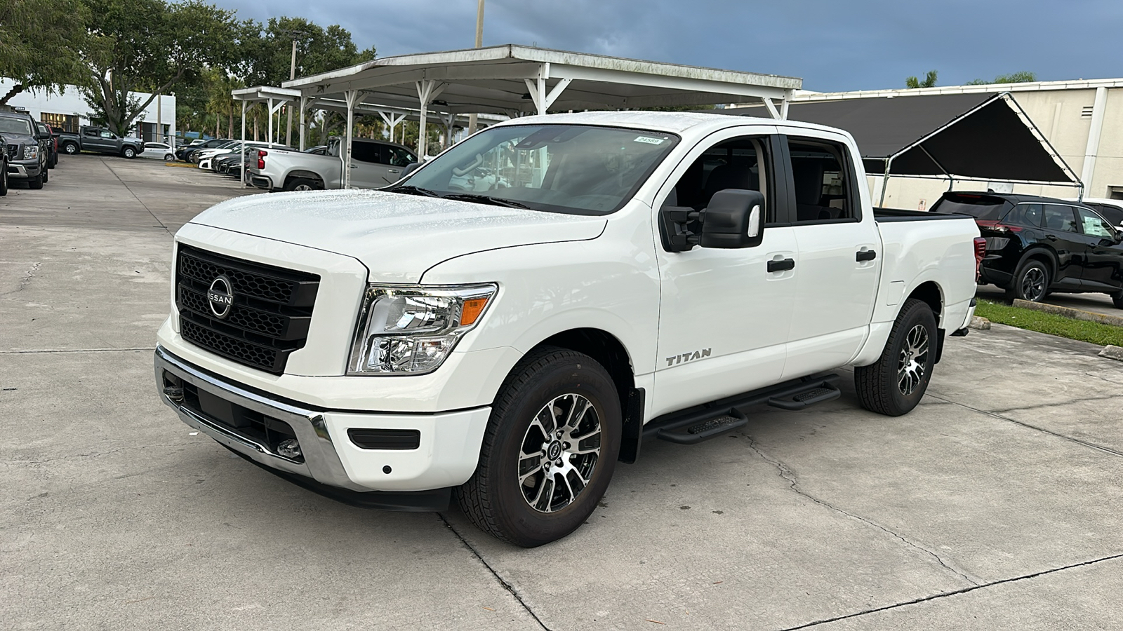 2024 Nissan Titan SV 4