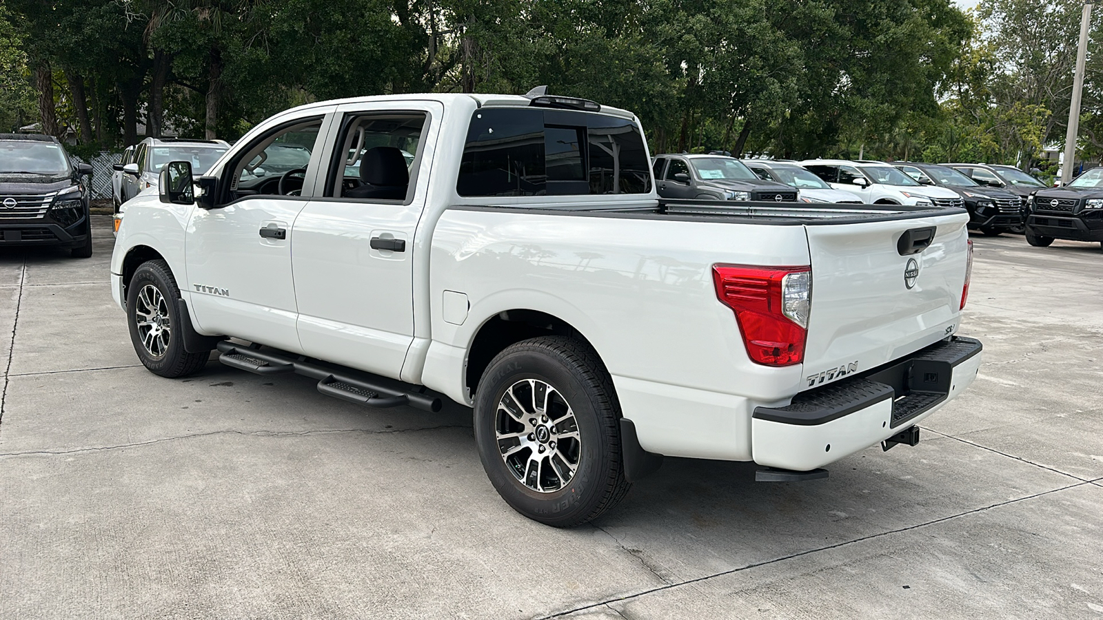 2024 Nissan Titan SV 6