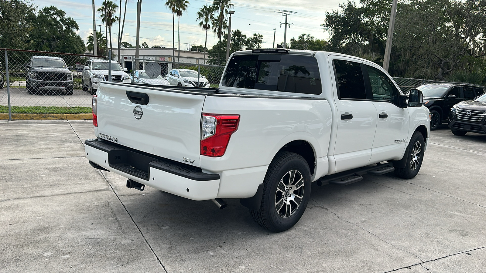 2024 Nissan Titan SV 8