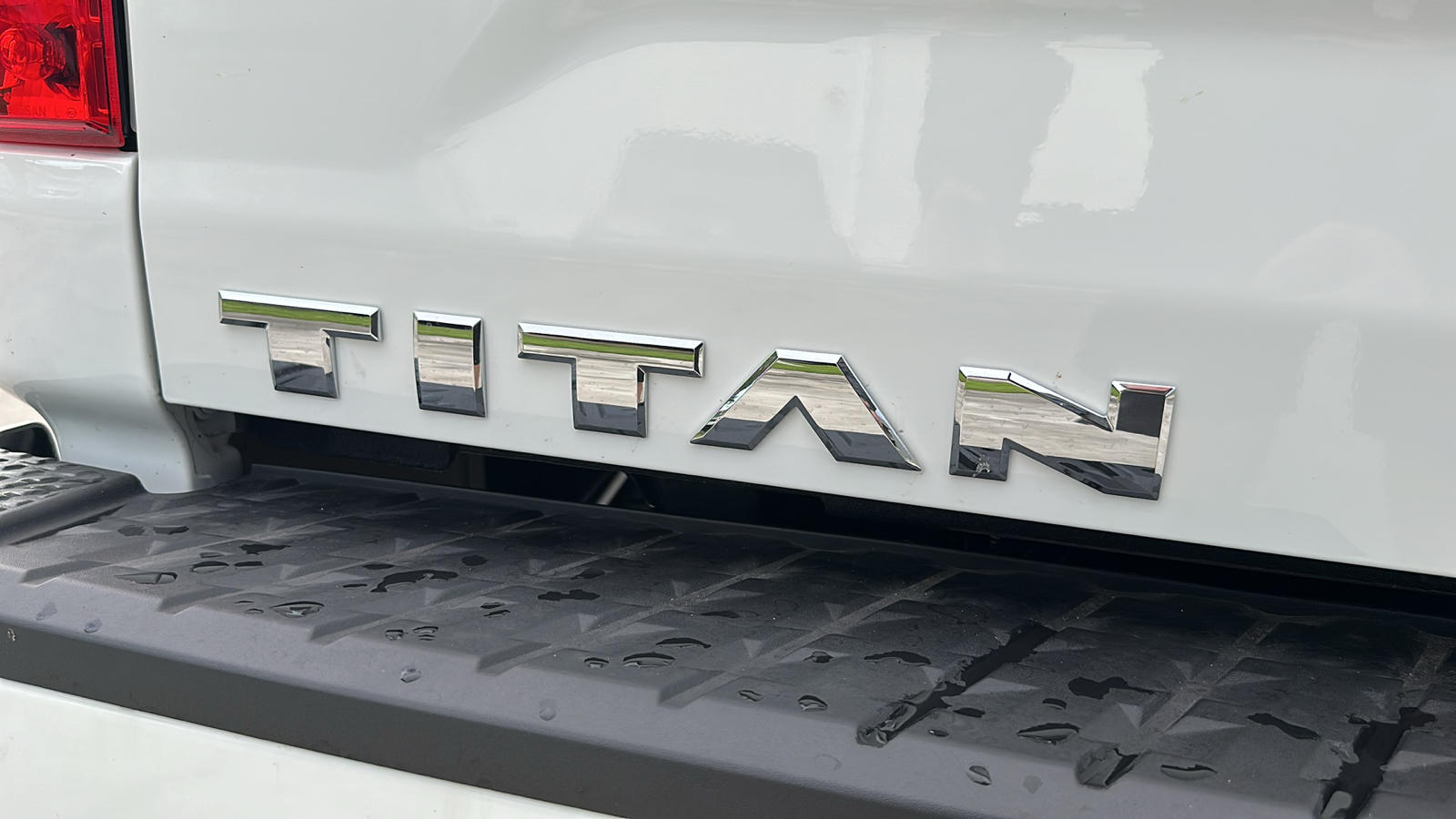 2024 Nissan Titan SV 10