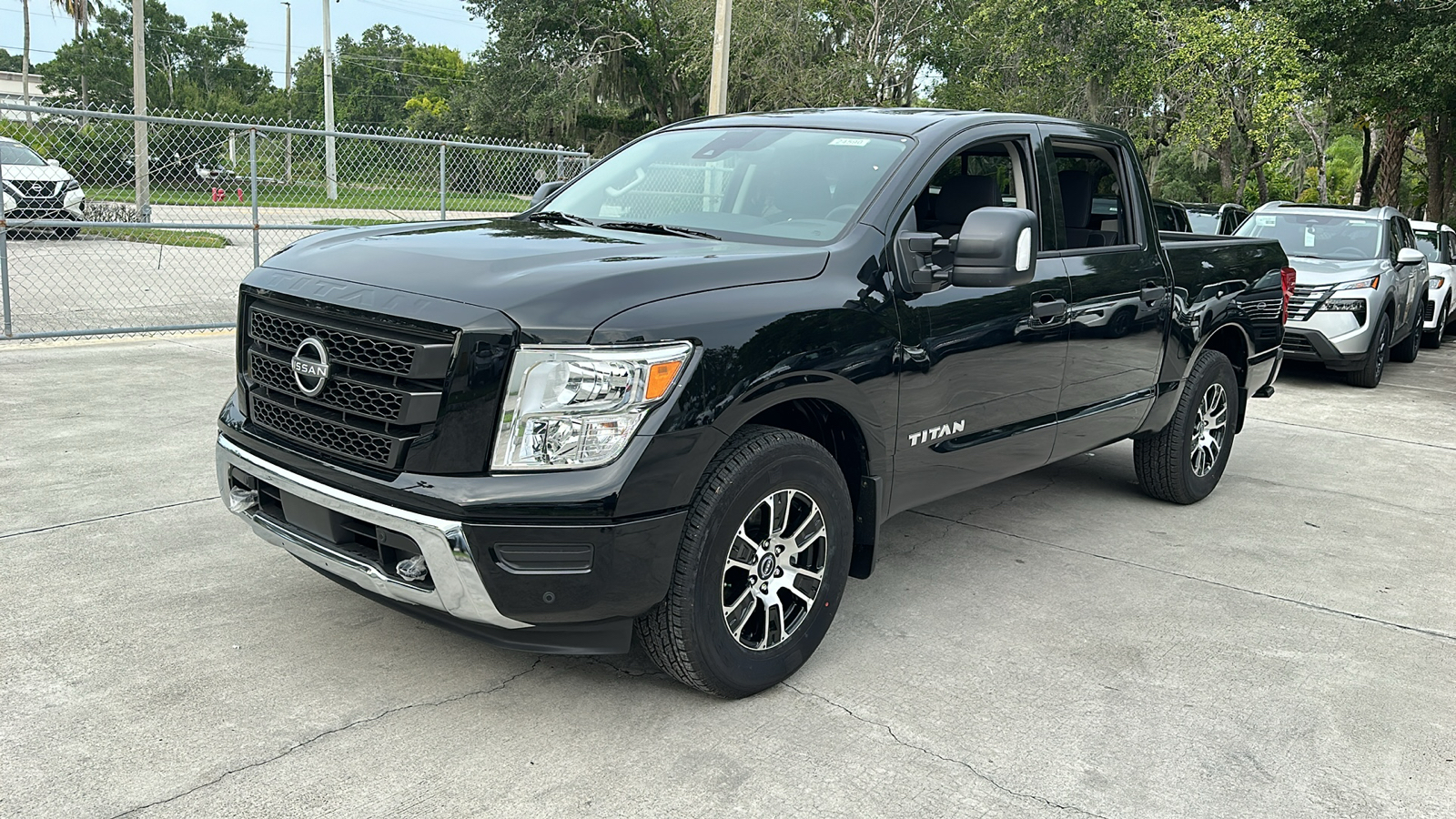 2024 Nissan Titan SV 4