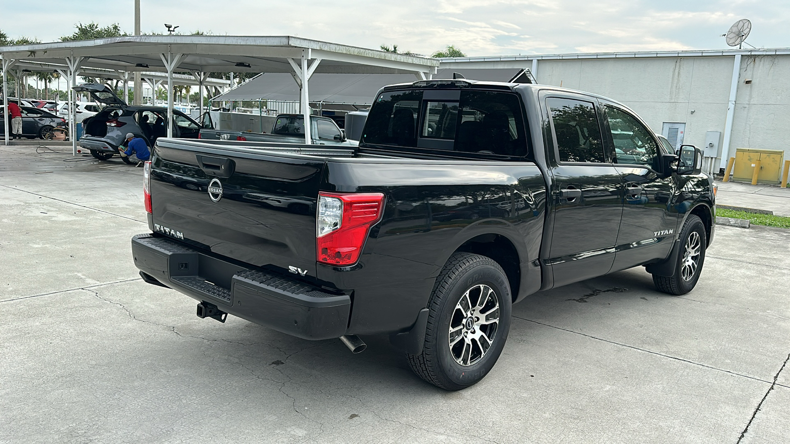 2024 Nissan Titan SV 8