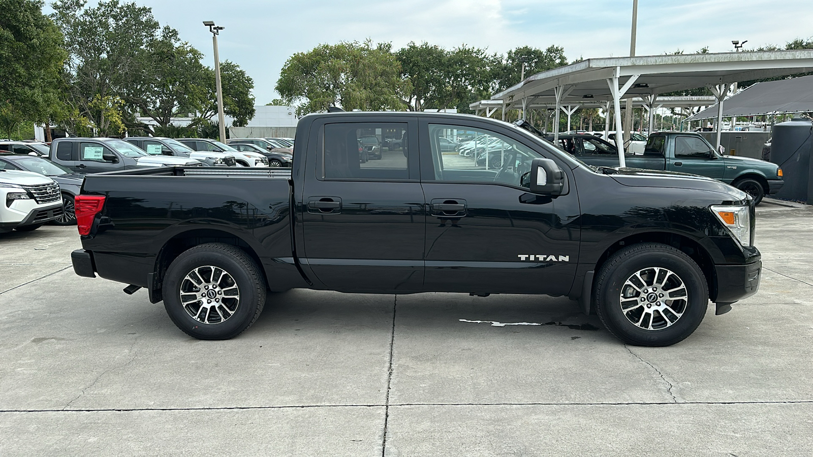 2024 Nissan Titan SV 9