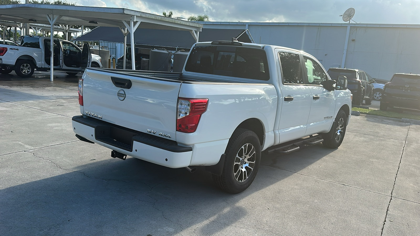 2024 Nissan Titan SV 8