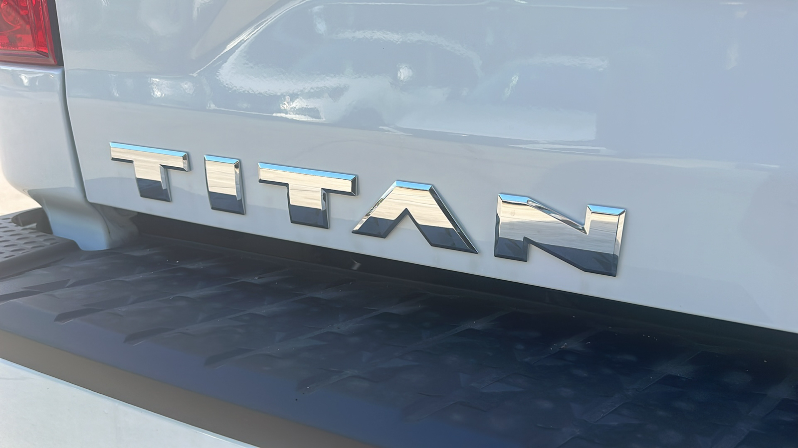 2024 Nissan Titan SV 10