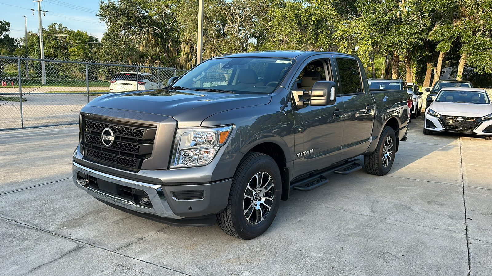 2024 Nissan Titan SV 4