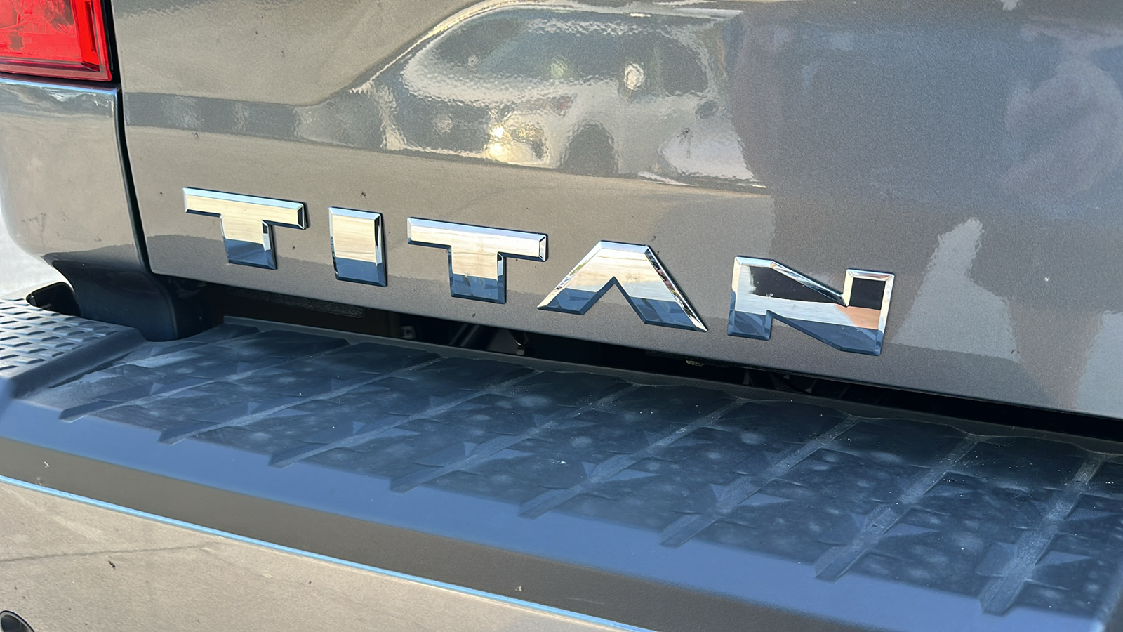 2024 Nissan Titan SV 10