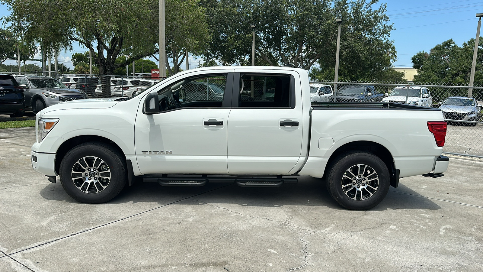 2024 Nissan Titan SV 5