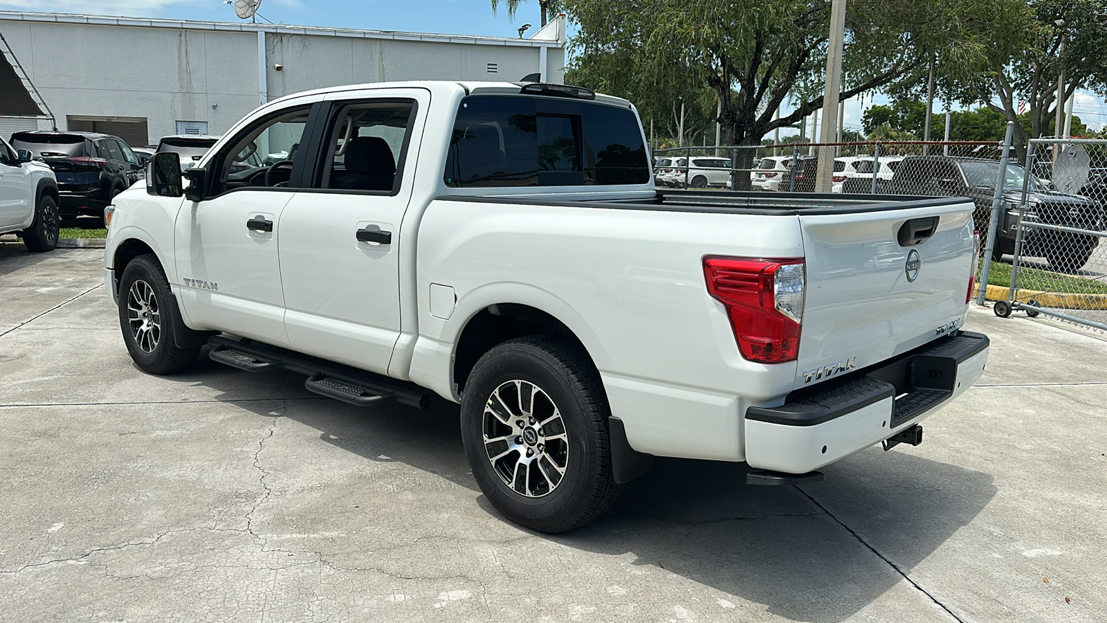 2024 Nissan Titan SV 6