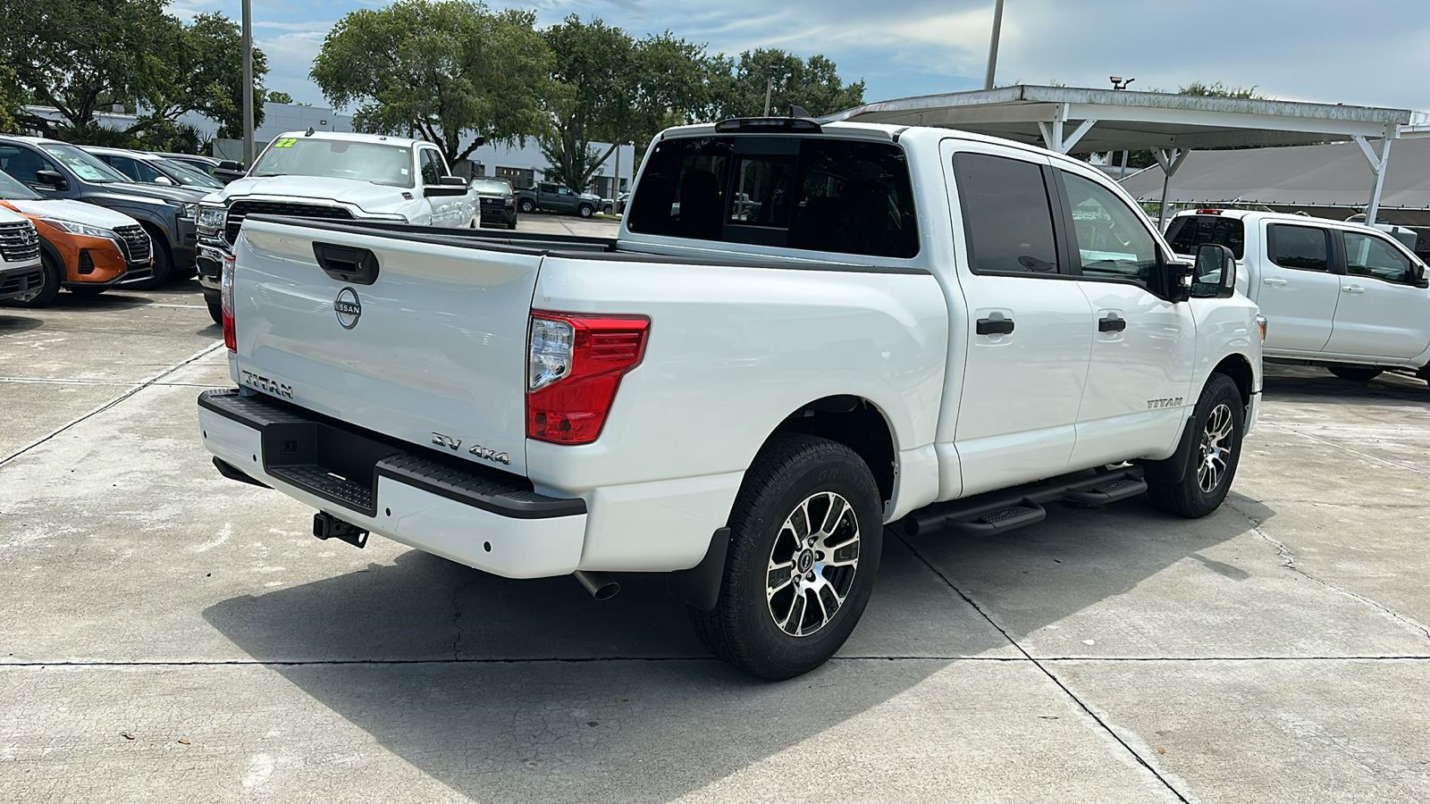 2024 Nissan Titan SV 8