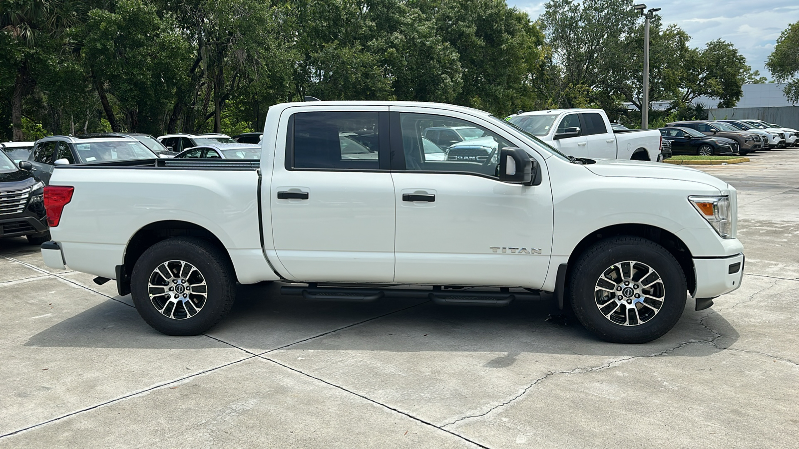 2024 Nissan Titan SV 9