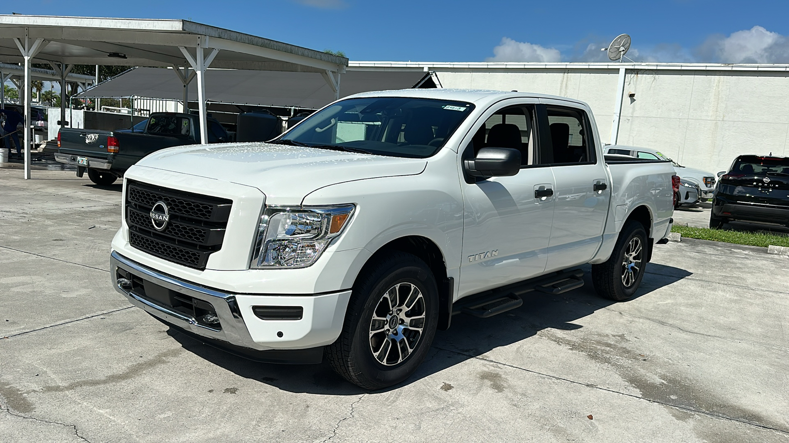 2024 Nissan Titan SV 4