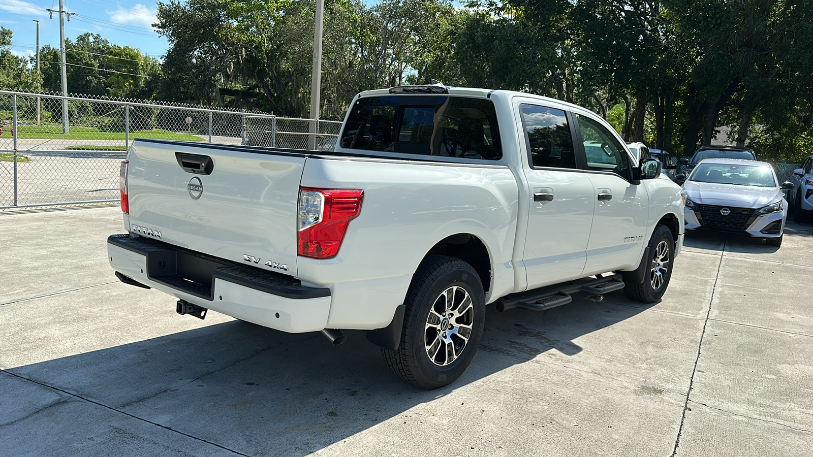 2024 Nissan Titan SV 8