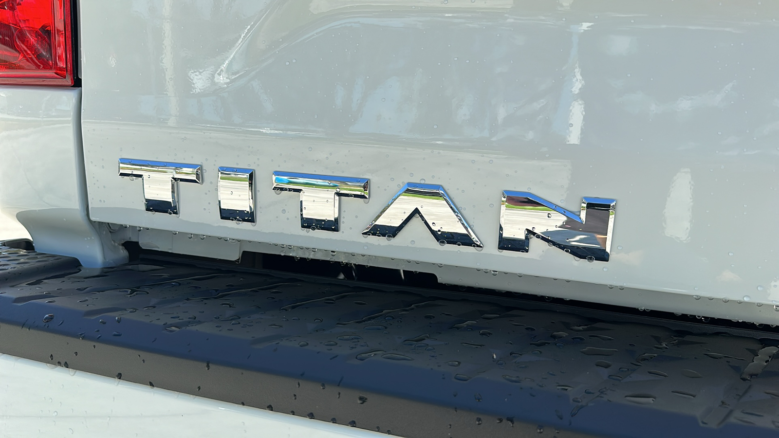 2024 Nissan Titan SV 10