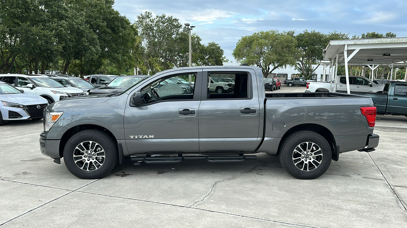 2024 Nissan Titan SV 5