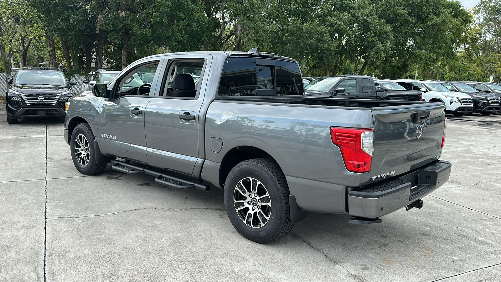 2024 Nissan Titan SV 6