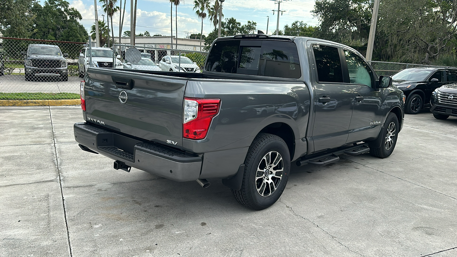 2024 Nissan Titan SV 8