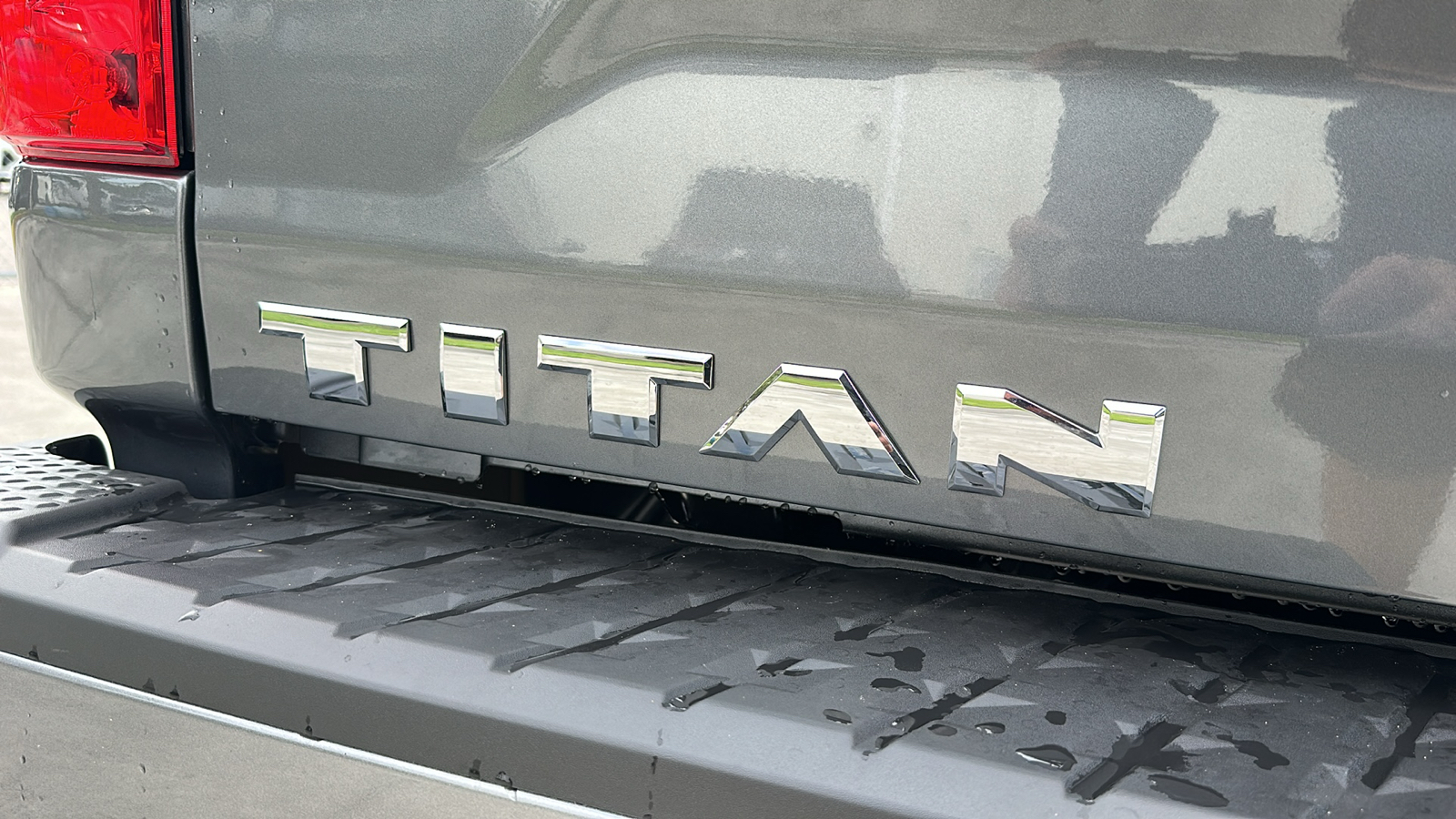 2024 Nissan Titan SV 10