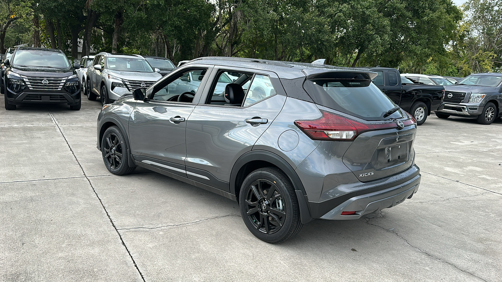 2024 Nissan Kicks SR 6